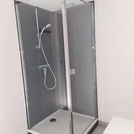 A Deux Pas De Иссуар