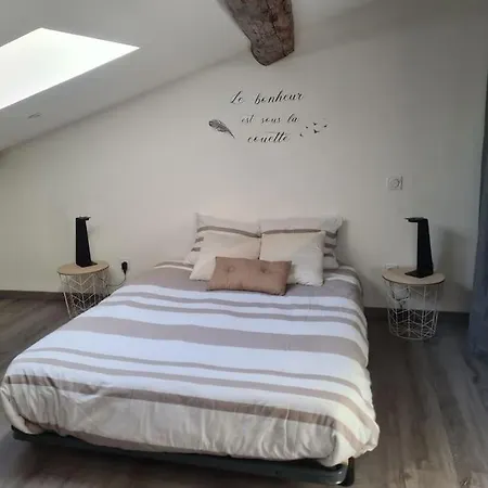 A Deux Pas De *