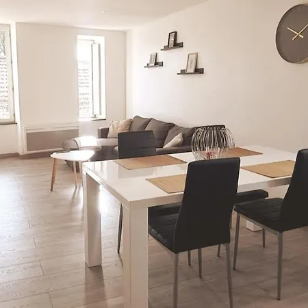 A Deux Pas De * Иссуар