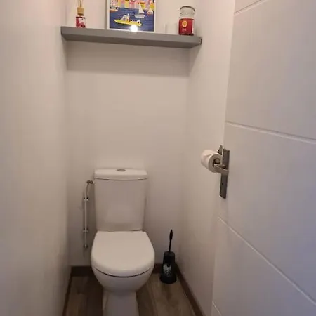A Deux Pas De *